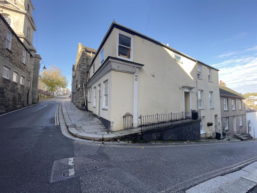 3 bed flat for saleSt. Gluvias Street, Penryn TR10