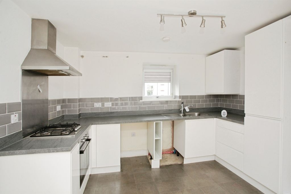 2 bed flat for saleDoyle Close, Rugby CV21 photo 4