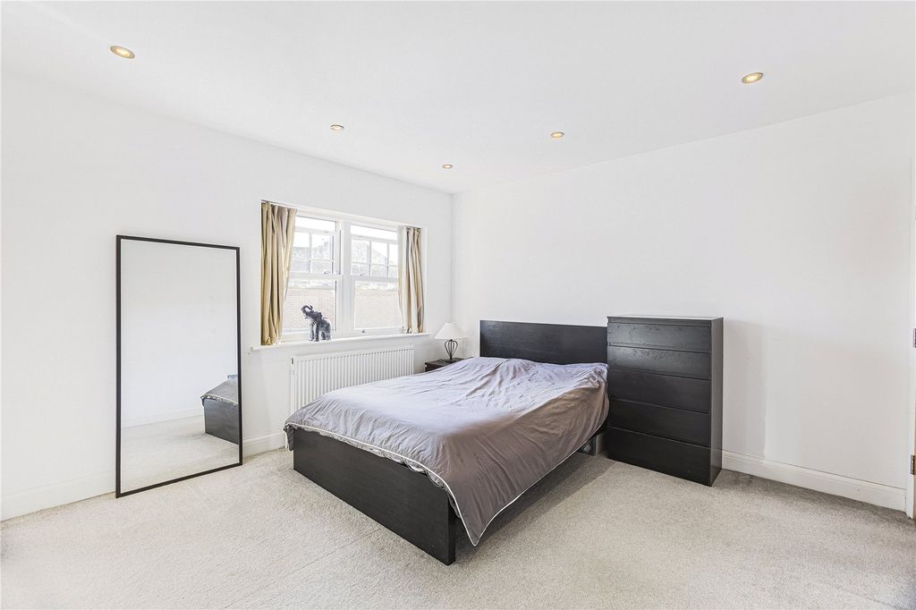 Additional image 18 of 5 bed detached house for saleWestwood Close, Potters Bar, Hertfordshire EN6