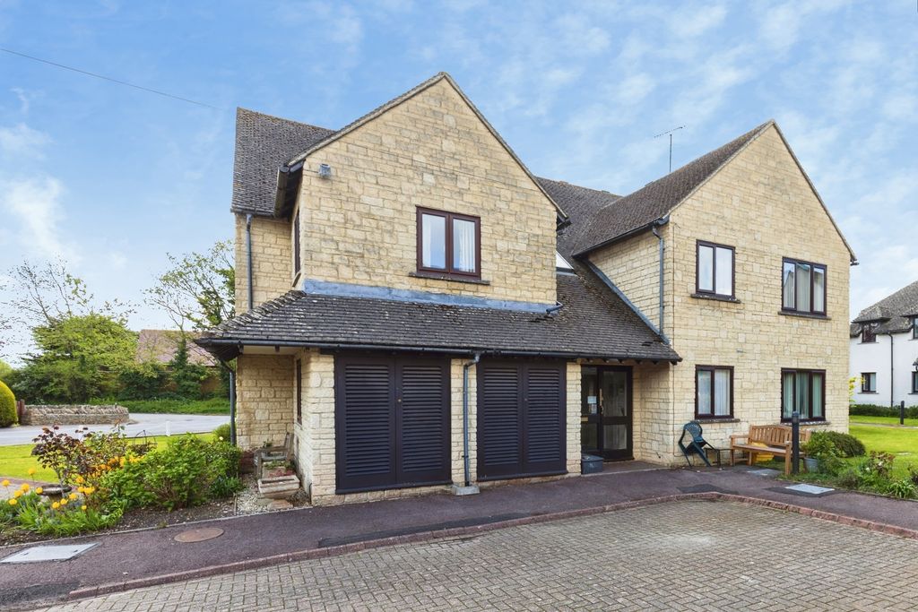 Additional image 12 of 2 bed flat for salePegasus Court, Gloucestershire GL54