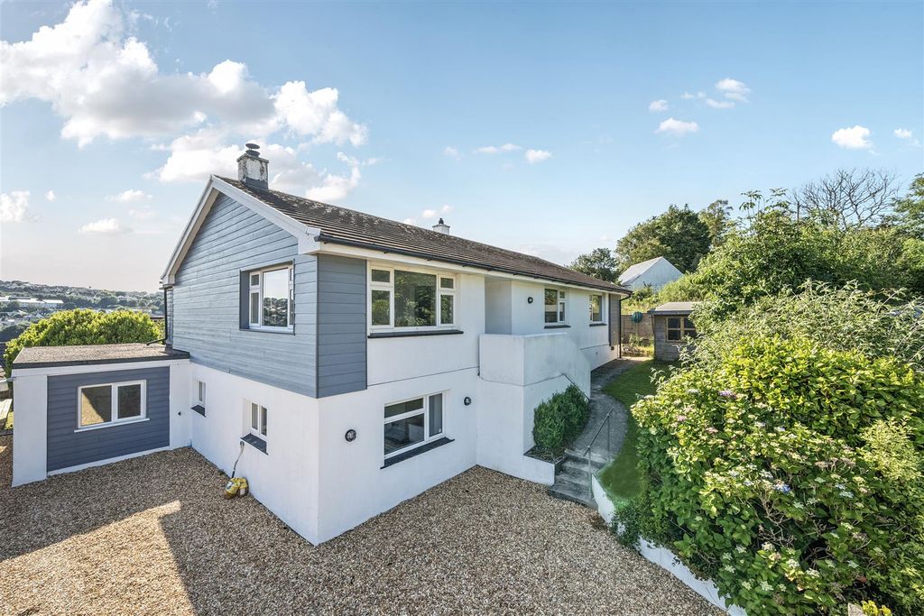 6 bed detached house for saleBohelland Rise, Penryn TR10