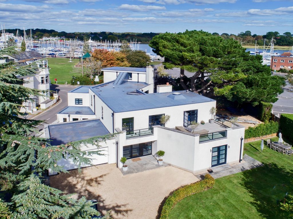 5 bed detached house for saleKings Saltern Road, Lymington SO41