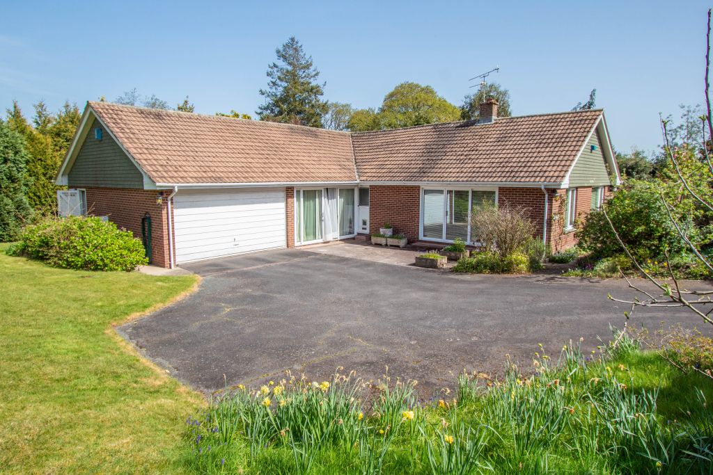 3 bed bungalow for saleAshley Brake, West Hill EX11