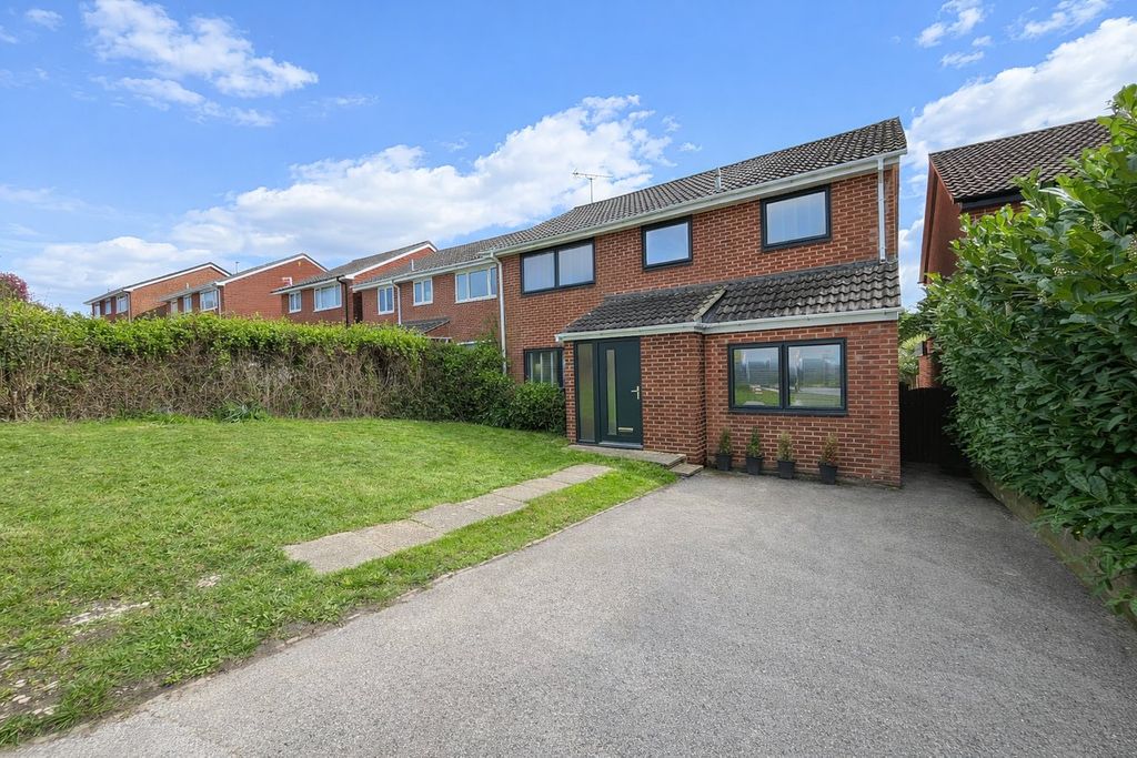4 bed detached house for saleOak Close, Lyndhurst SO43