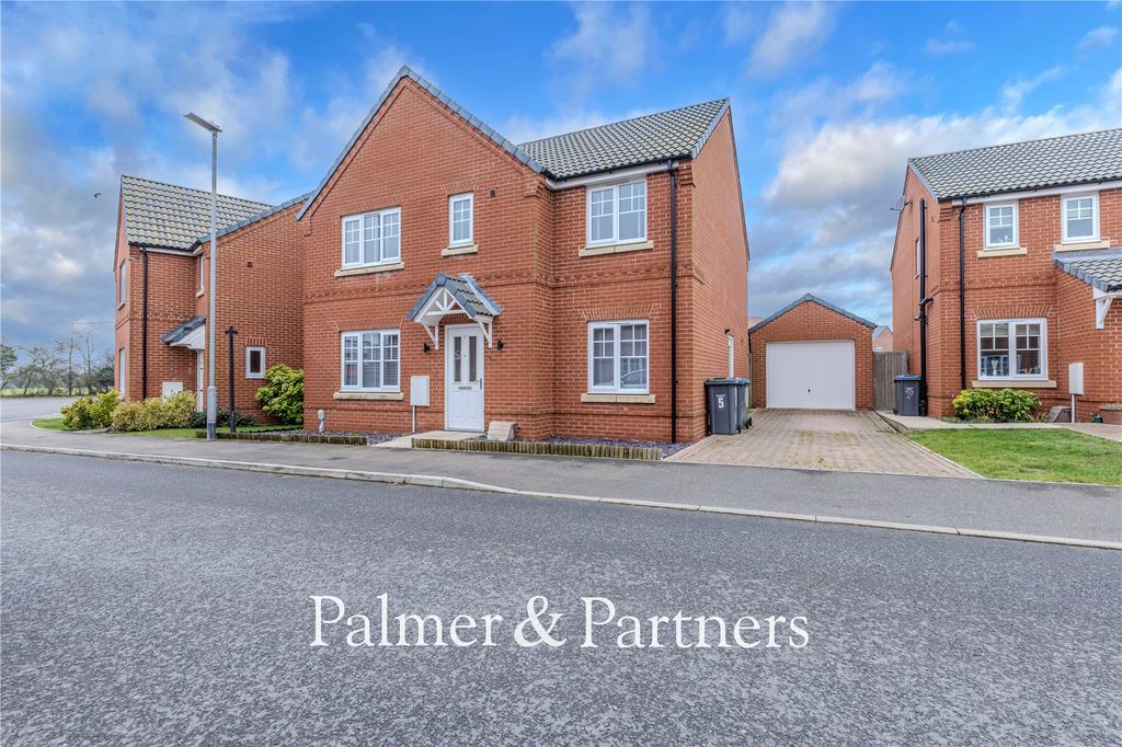 5 bed detached house for saleHodgson Avenue, Leiston, Suffolk IP16