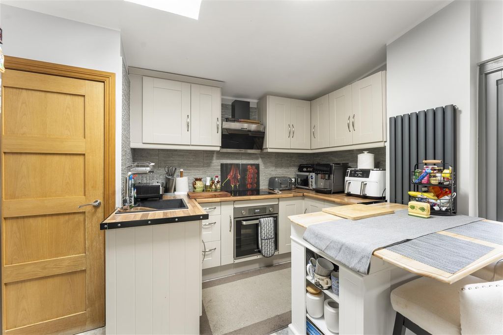 Additional image 22 of 6 bed semi-detached house for saleRushdene Crescent, Northolt UB5