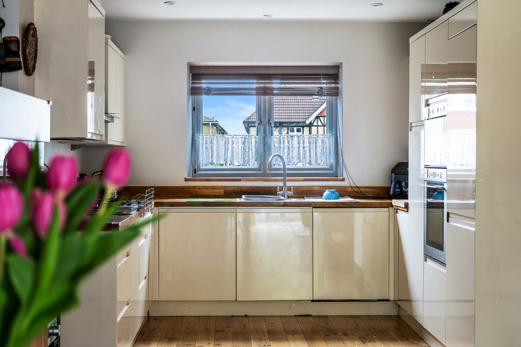 Additional image 10 of 4 bed semi-detached house for salePollard Road, Morden SM4