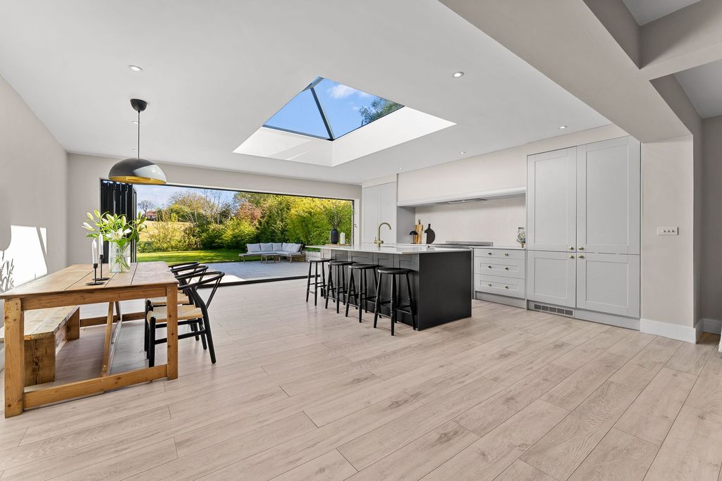 Additional image 3 of 4 bed property for saleChiltern Avenue, Macclesfield SK11