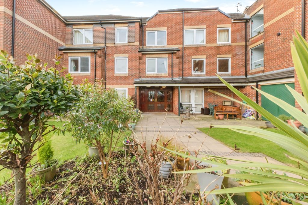 1 bed flat for saleMillers Court, Hope Street West, Macclesfield, Cheshire SK10