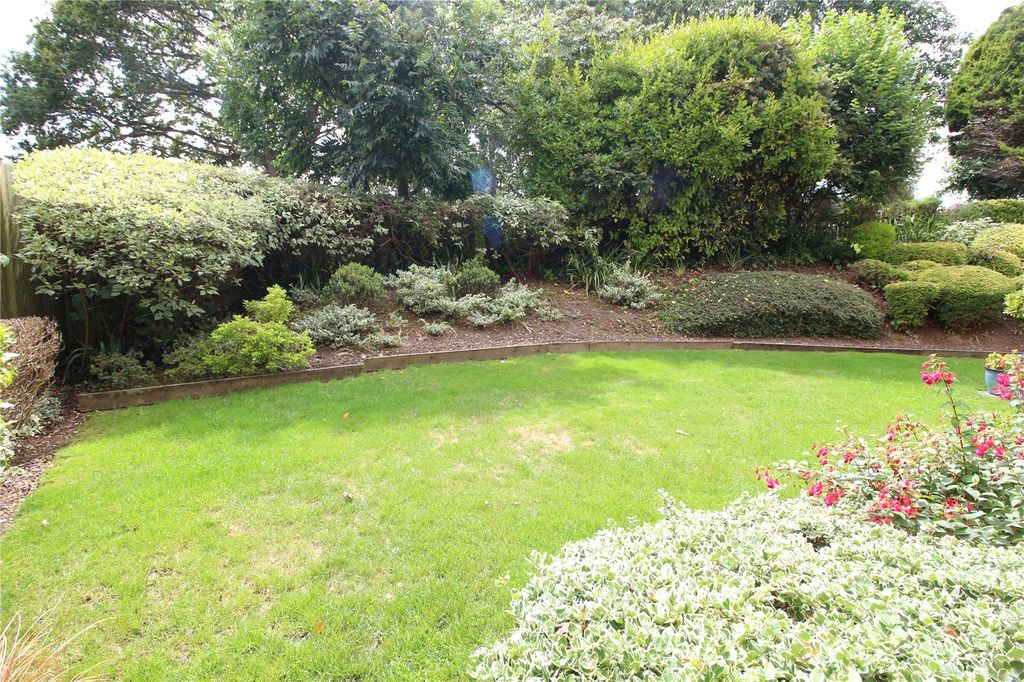3 bed flat for saleLavender Walk, Highlands Road, Barton On Sea BH25 photo 5