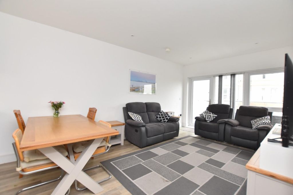 Additional image 9 of 2 bed flat for saleQueens Road, Littlestone TN28
