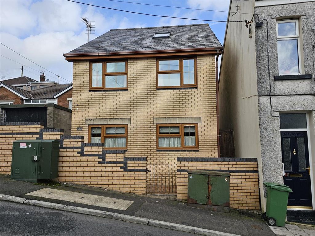 4 bed detached house for salePaget Street, Ynysybwl, Pontypridd CF37