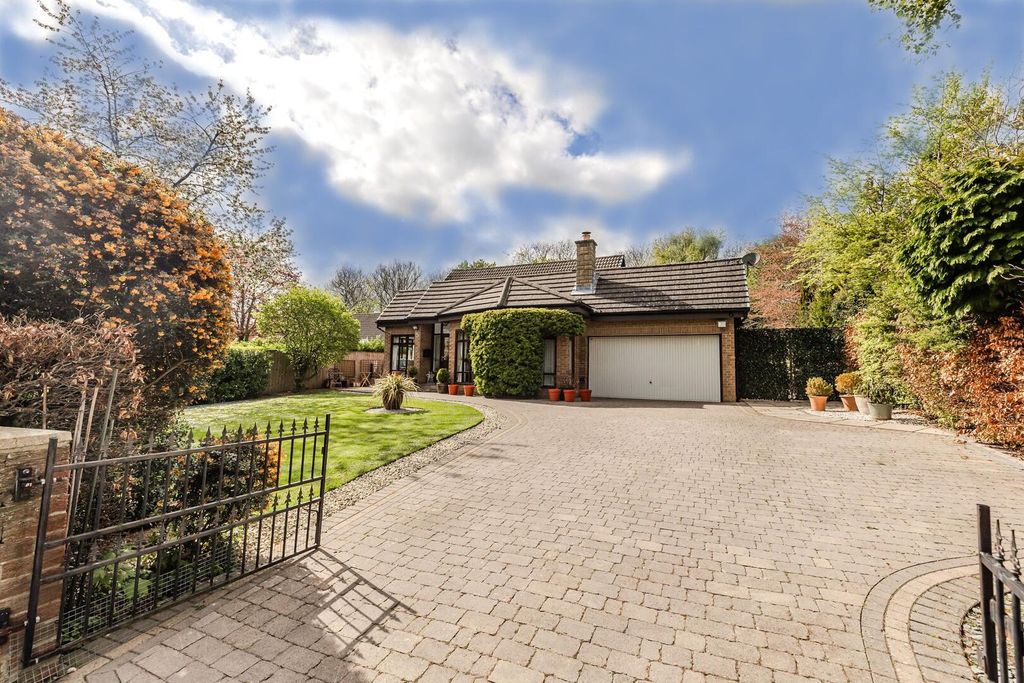 4 bed detached bungalow for saleMeadow Court, Darras Hall, Ponteland, Newcastle Upon Tyne NE20