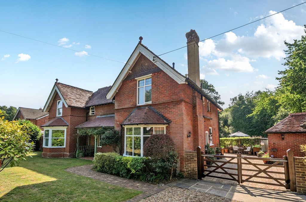 6 bed detached house for saleFarnham Road, Liss GU33