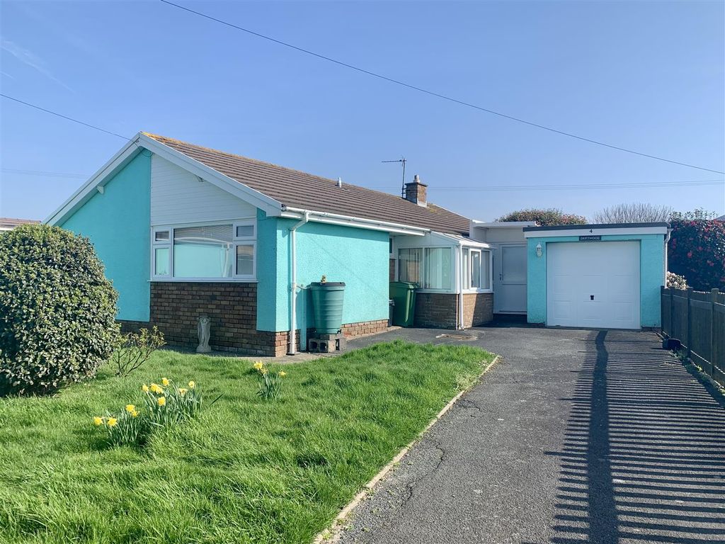 3 bed detached bungalow for saleJames Close, Llanon SY23