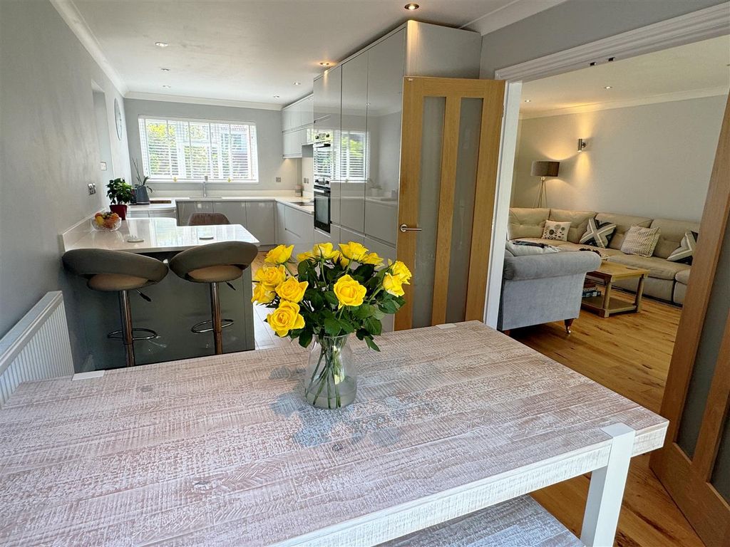 Additional image 3 of 4 bed detached house for saleBledlow Close, Newbury RG14