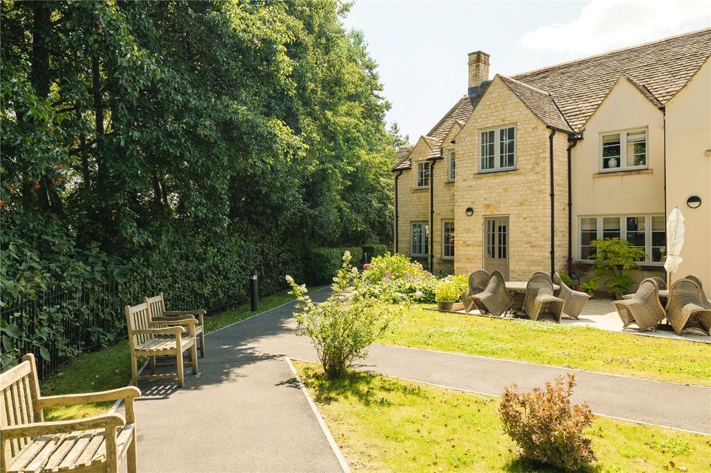 Additional image 2 of 2 bed flat for saleHawkesbury Place, Stow On The Wold, Cheltenham, Gloucestershire GL54