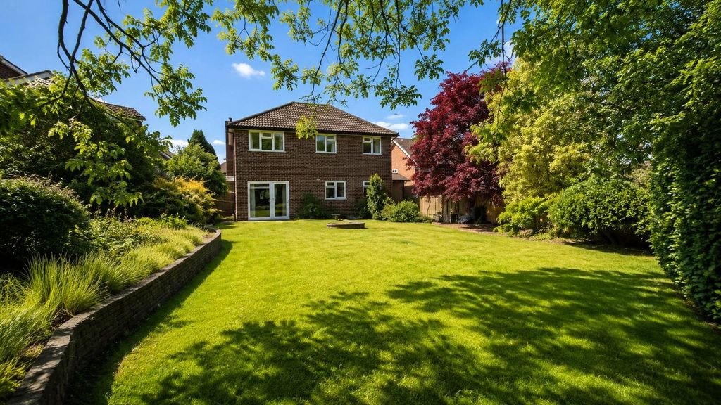 4 bed detached house for saleGoodwood Close, Midhurst, West Sussex GU29