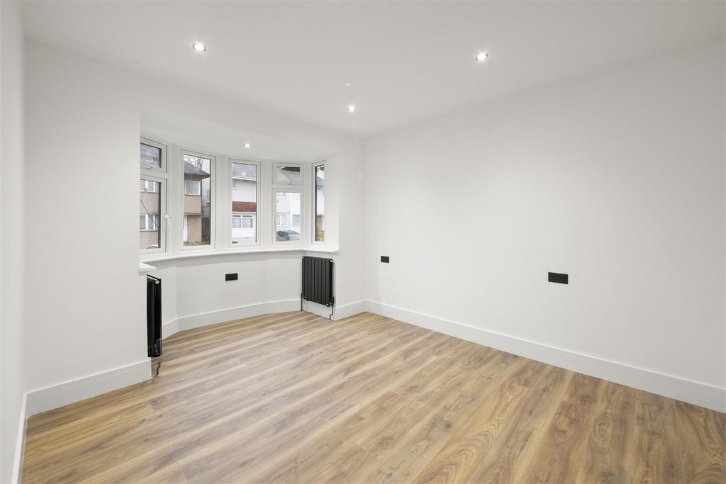 Additional image 9 of 5 bed semi-detached house for saleThe Heights, Northolt UB5