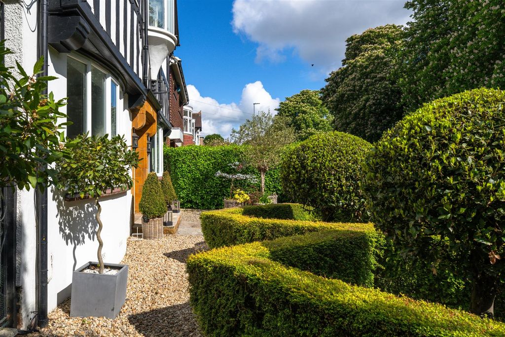 Additional image 34 of 5 bed detached house for salePark Avenue South, Northampton NN3