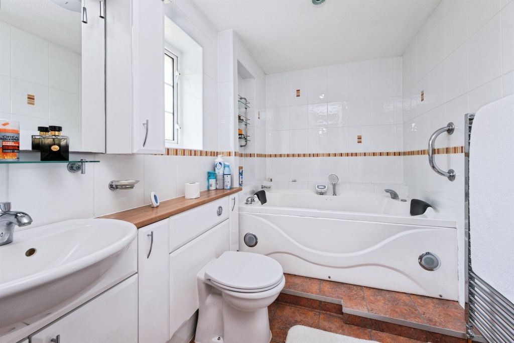 Additional image 14 of 4 bed detached house for saleHemingway Close, Newport Pagnell MK16