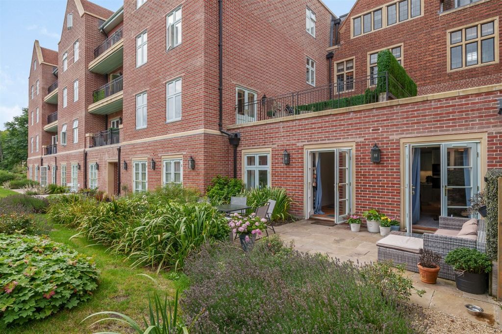 Additional image 3 of 2 bed flat for saleKings Drive, Midhurst GU29