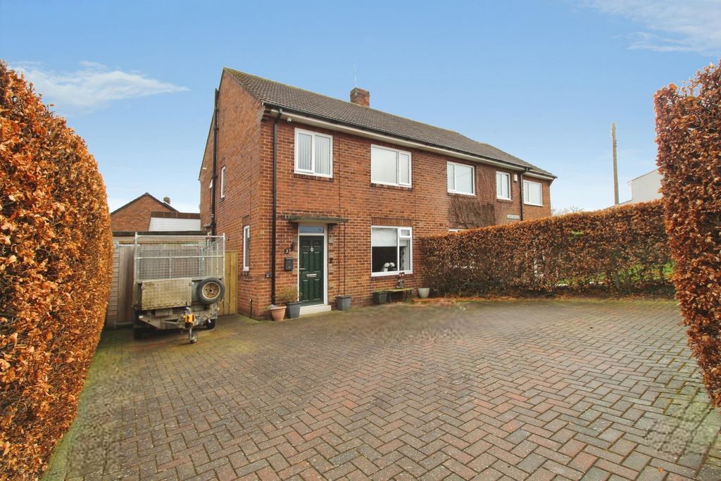 3 bed semi-detached house for salePark Avenue, Prudhoe, Northumberland NE42