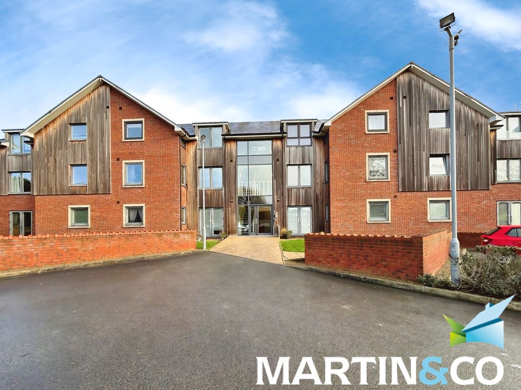 2 bed flat for saleHuntsman House, Dalefield Road, Normanton, West Yorkshire WF6