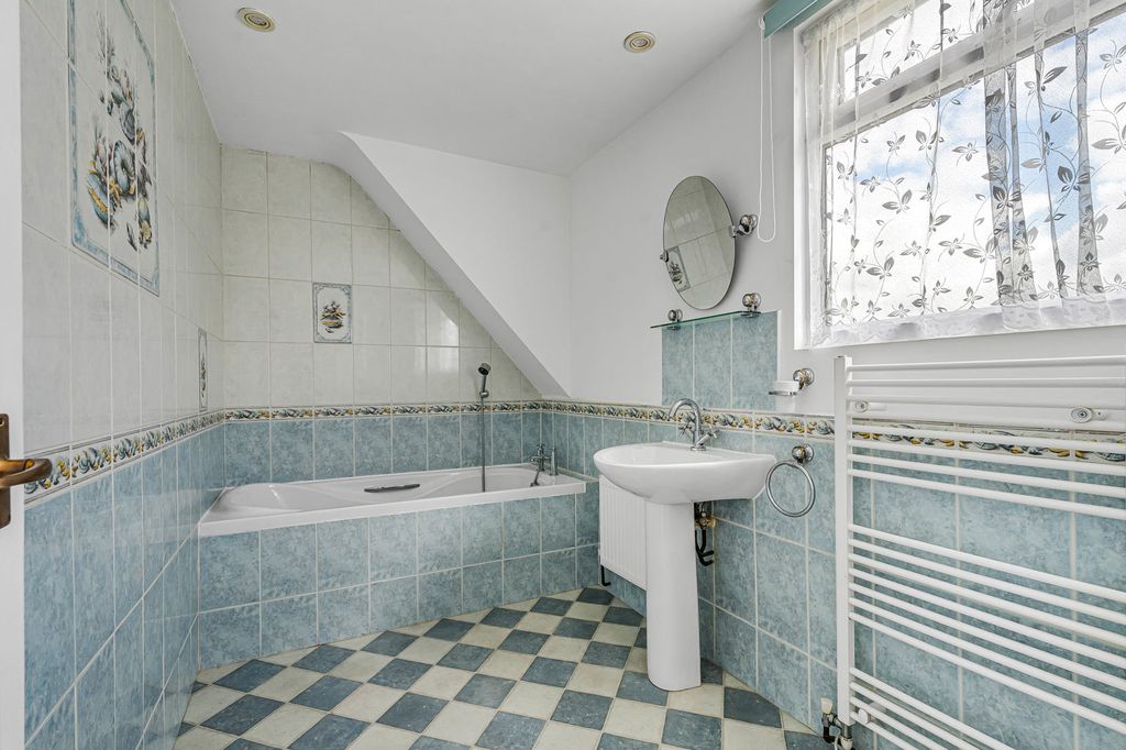 Additional image 12 of 3 bed detached house for saleWest Way, Lechlade, Gloucestershire GL7