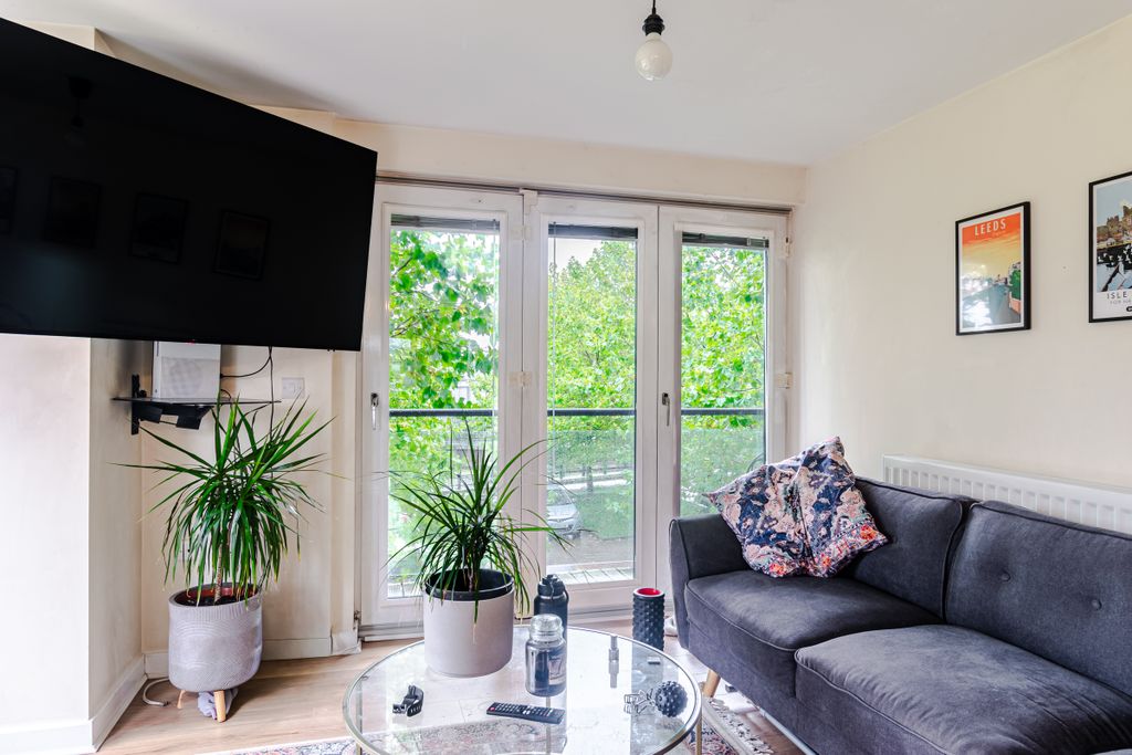 Additional image 3 of 2 bed flat for saleCable Place, Leeds LS10