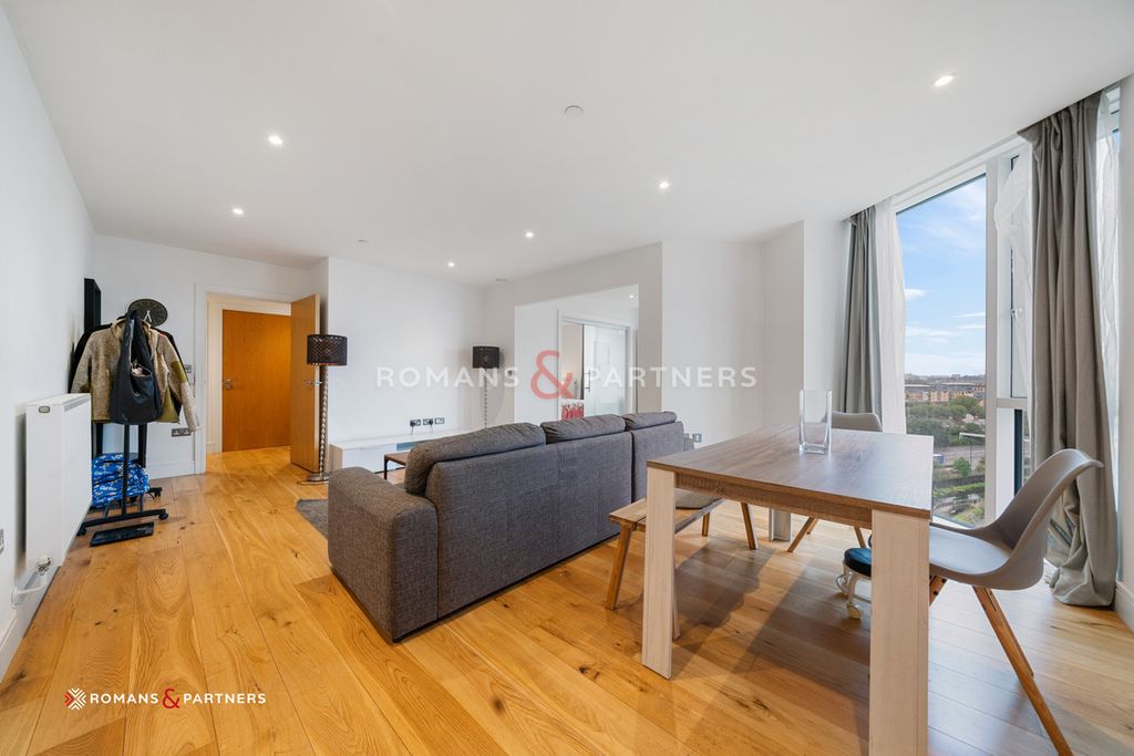2 bed flat for saleSky View Tower, Stratford E15