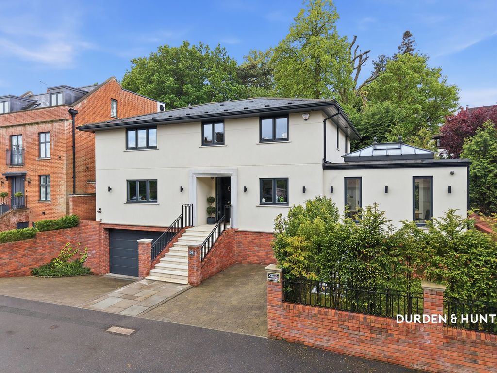 4 bed detached house for saleOllards Grove, Loughton IG10