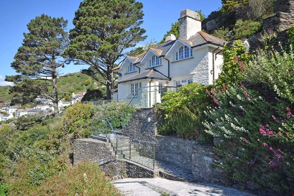 4 bed detached house for salePolperro, Cornwall PL13 photo 2