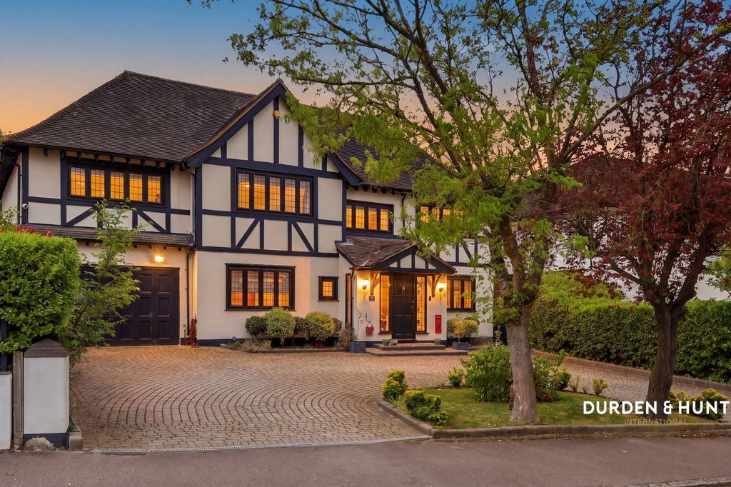 5 bed detached house for saleSpareleaze Hill, Loughton IG10