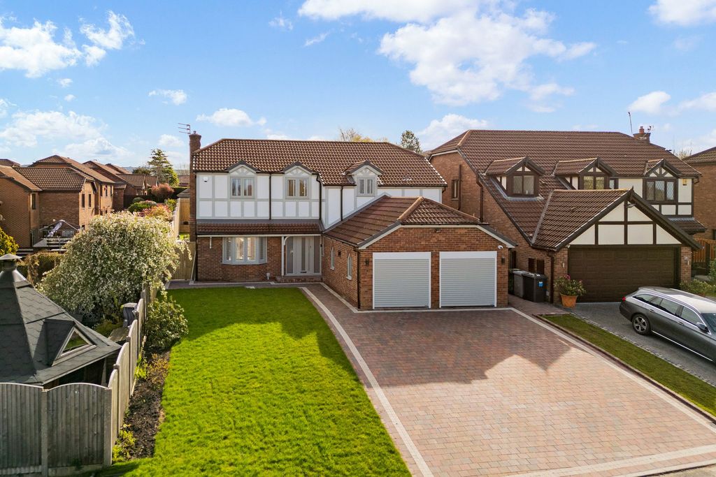 4 bed property for saleBarnside Way, Tytherington, Macclesfield SK10