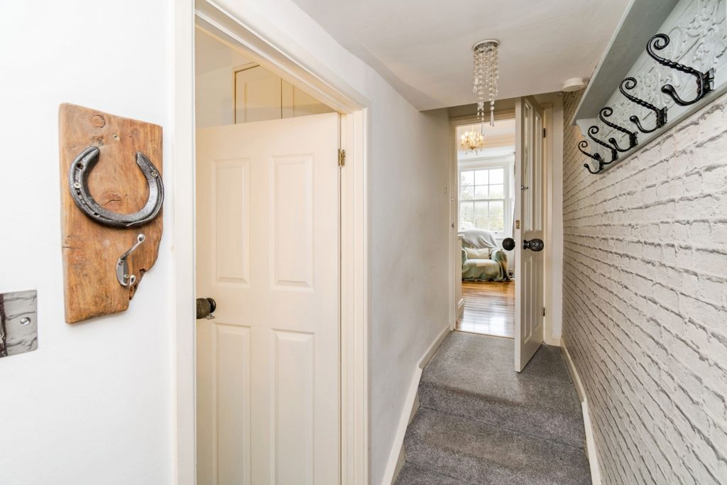 Additional image 17 of 1 bed flat for saleGosport Lane, Lyndhurst, Hampshire SO43