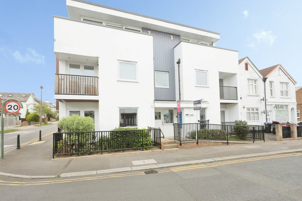 1 bed flat for saleGlendale Gardens, Leigh-On-Sea SS9
