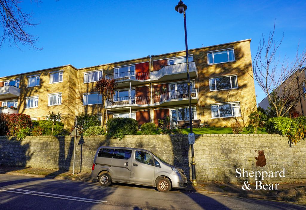 2 bed flat for saleBeach Road, Penarth CF64 photo 5