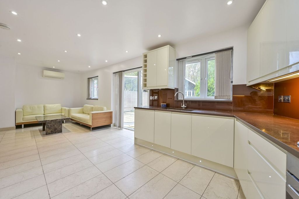 Additional image 8 of 5 bed semi-detached house for saleThurleston Avenue, Morden SM4