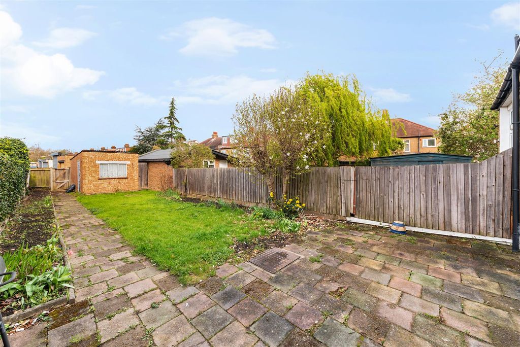 Additional image 5 of 3 bed property for saleLinks Avenue, Morden SM4