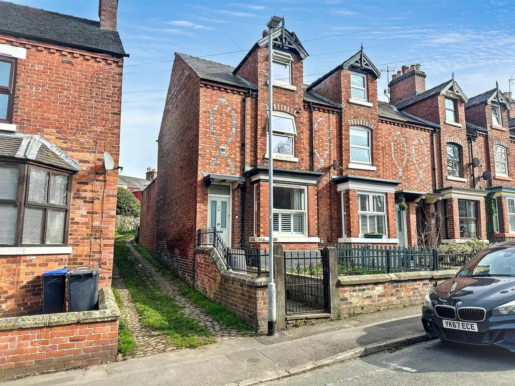 3 bed town house for saleNorth Street, Leek, Staffordshire ST13