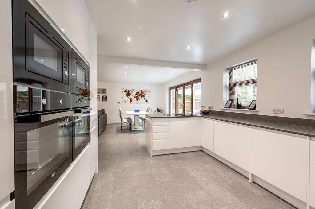 Additional image 3 of 6 bed detached house for saleChestnut Avenue, Oulton Broad NR32