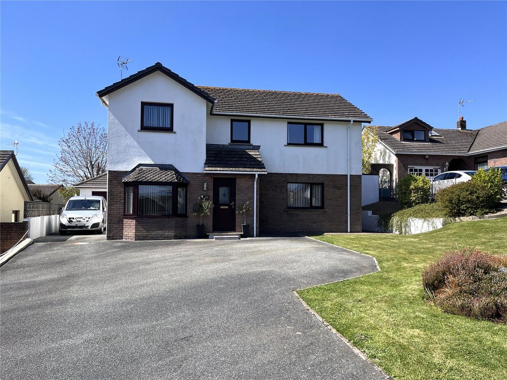 4 bed detached house for saleGlenview Avenue, Pembroke Dock, Pembrokeshire SA72