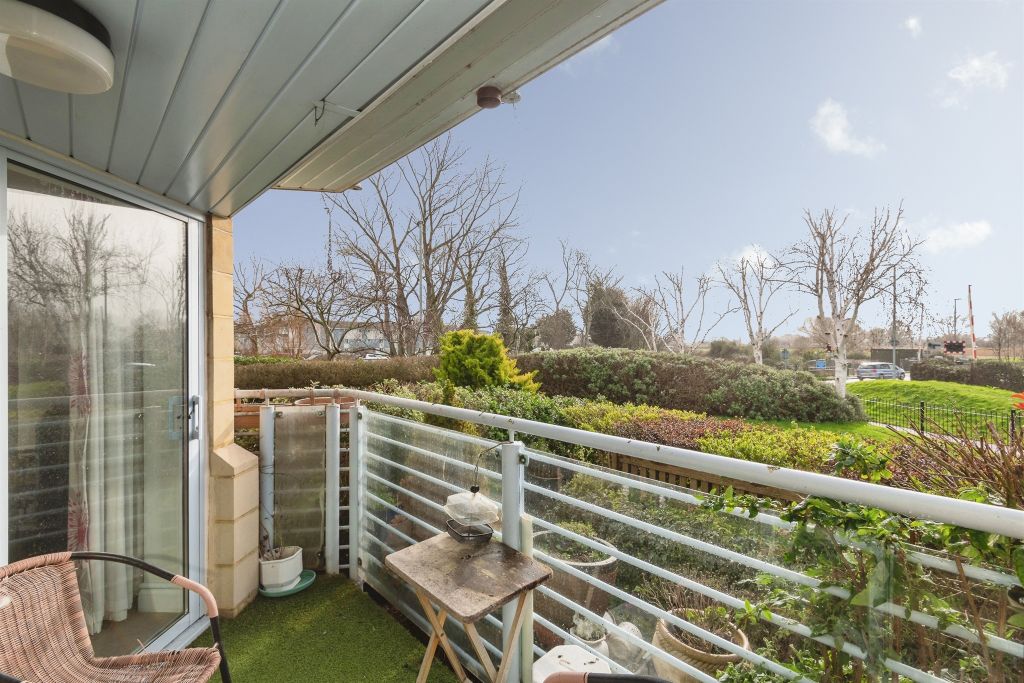 2 bed flat for saleTrinity Way, Minehead TA24 photo 3