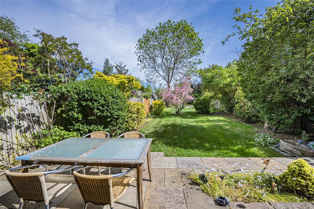 Additional image 2 of 6 bed semi-detached house for salePresburg Road, New Malden KT3