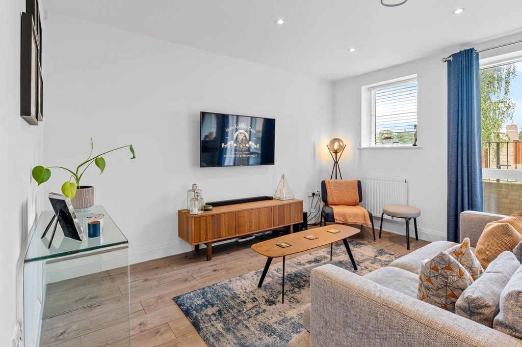 Additional image 6 of 2 bed flat for saleBruce Grove, Orpington BR6