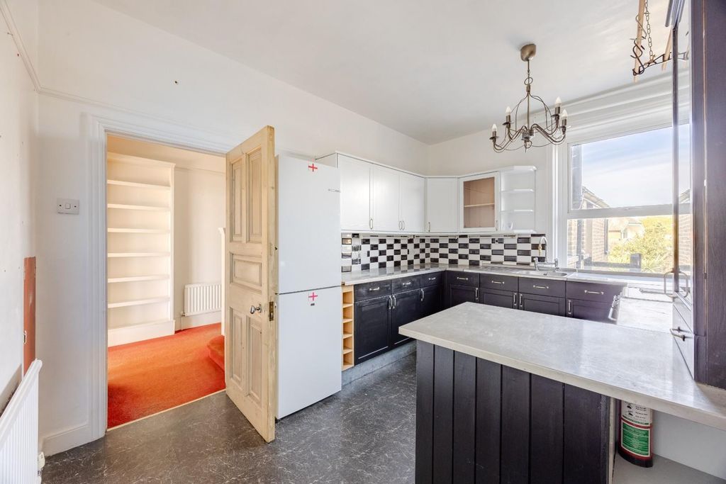 Additional image 10 of 3 bed flat for saleCliff Gardens, Leigh-On-Sea SS9