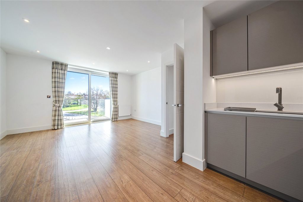2 bed flat for saleSapphire House, 21 Homefield Rise, Orpington BR6 photo 2