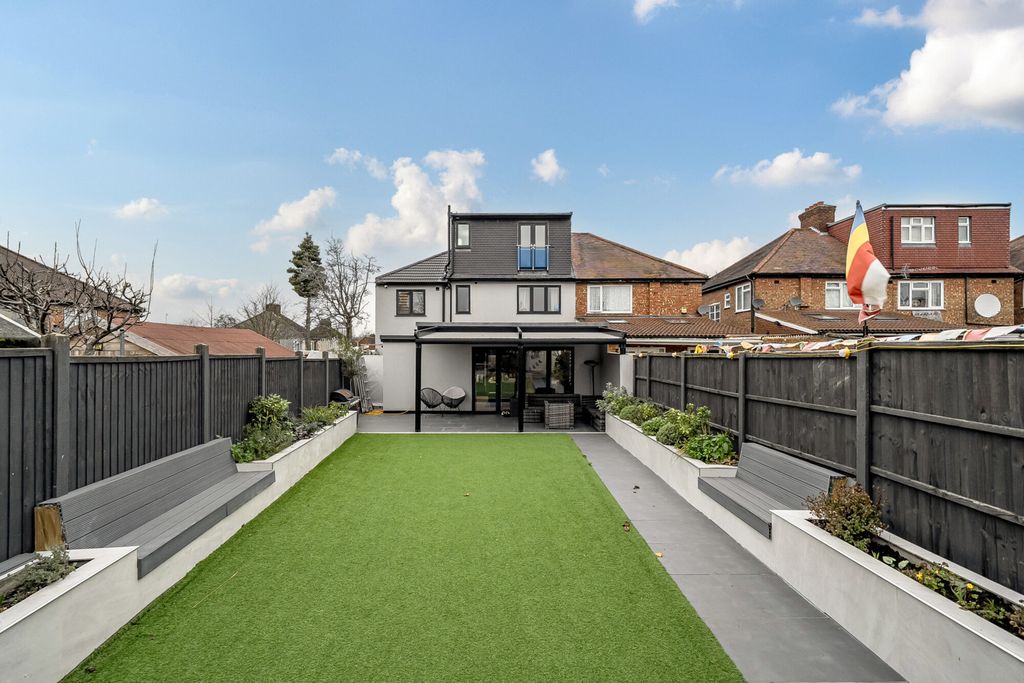 Additional image 3 of 6 bed semi-detached house for saleBriar Crescent, Northolt UB5