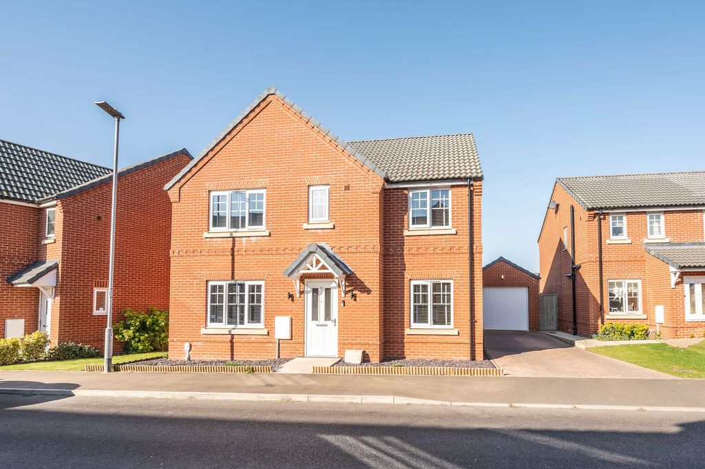 5 bed detached house for saleHodgson Avenue, Leiston IP16